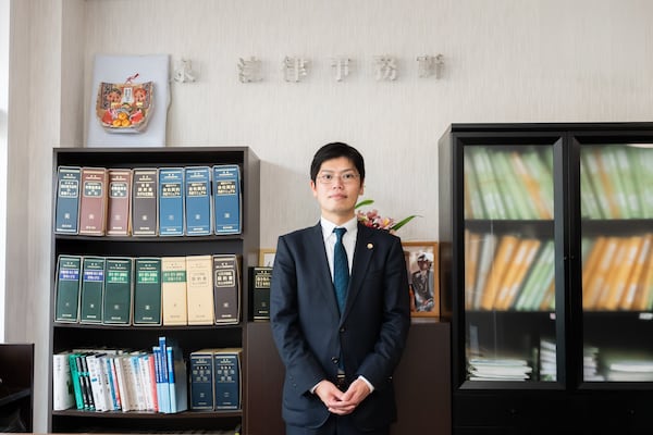 泉 智之弁護士のインタビュー写真
