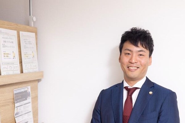 青山 侑源弁護士のインタビュー写真