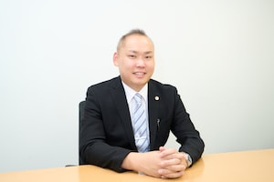 浦野 智文弁護士のインタビュー写真