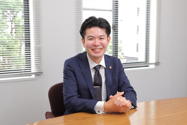 村上 建太弁護士のインタビュー写真