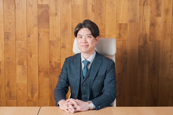 菅本 裕介弁護士のインタビュー写真