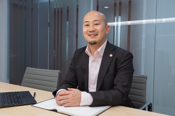 葉方 心平弁護士のインタビュー写真