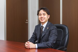 豊田 大将弁護士のインタビュー写真
