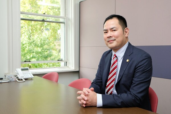 海老名 毅弁護士のインタビュー写真