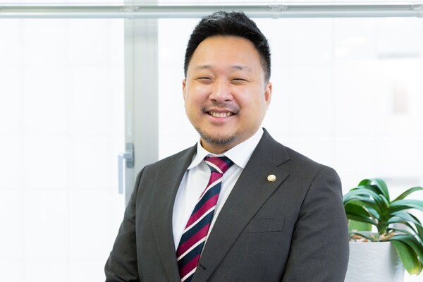 杉山 成榮 弁護士のインタビュー写真