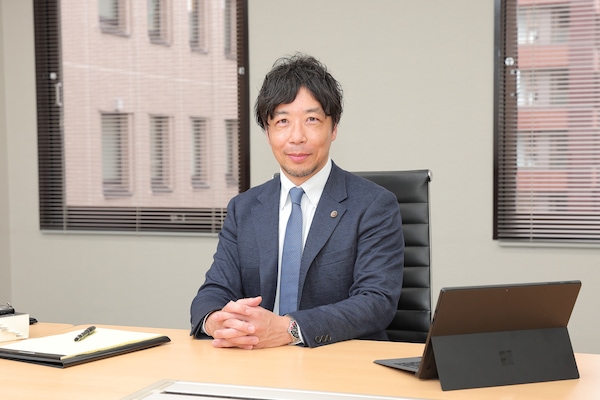 関戸 淳平弁護士のインタビュー写真
