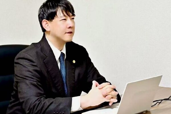 星 雄介弁護士のインタビュー写真