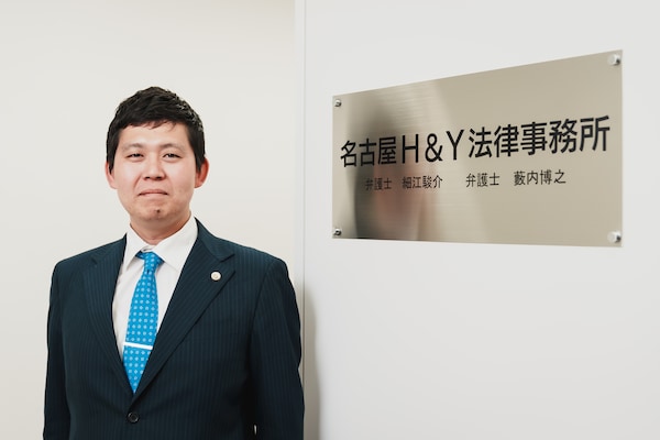 細江 駿介弁護士のインタビュー写真