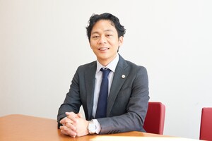 原 康樹弁護士のインタビュー写真