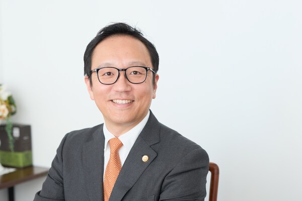 友成 亮太弁護士のインタビュー写真