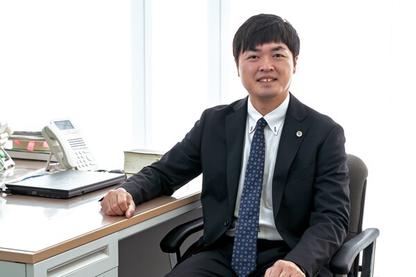 乙井 翔太弁護士のインタビュー写真