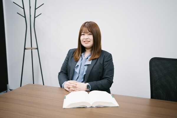 富岡 杏奈弁護士のインタビュー写真