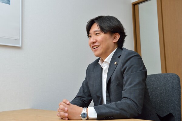 斎藤 純一弁護士のインタビュー写真