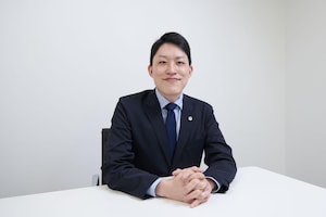 浅野 英之弁護士のインタビュー写真