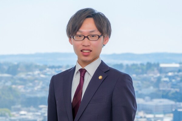 城石 悠貴弁護士のインタビュー写真