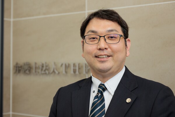 髙橋 済弁護士のインタビュー写真