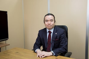 上羽 徹弁護士のインタビュー写真