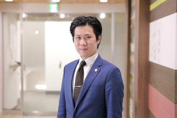 星野 峻也弁護士のインタビュー写真