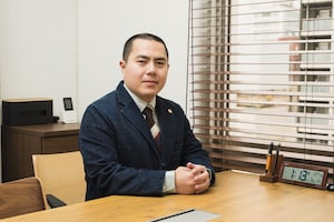 秋山 朋毅弁護士のインタビュー写真