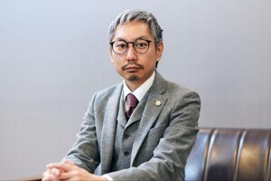 加藤 怜弁護士のインタビュー写真