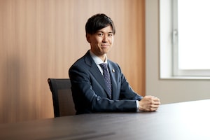 阪口 亮弁護士のインタビュー写真