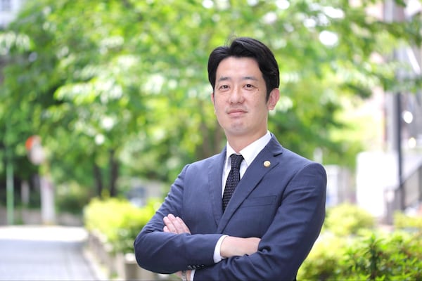 上原子 将巨弁護士のインタビュー写真