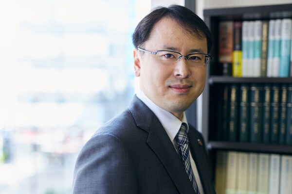 笹浪 靖史弁護士のインタビュー写真