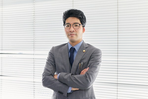守屋 典弁護士のインタビュー写真