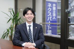 澤地 響丸弁護士のインタビュー写真