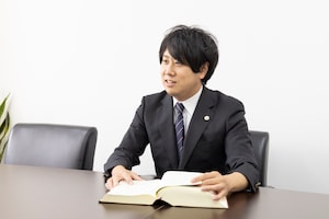 坪井 智之弁護士のインタビュー写真