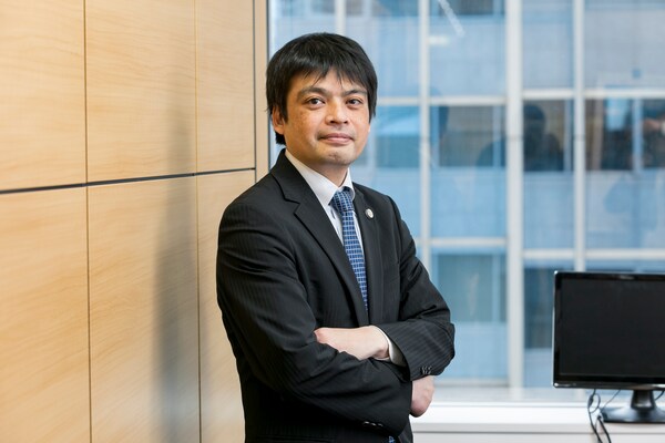種村 求弁護士のインタビュー写真