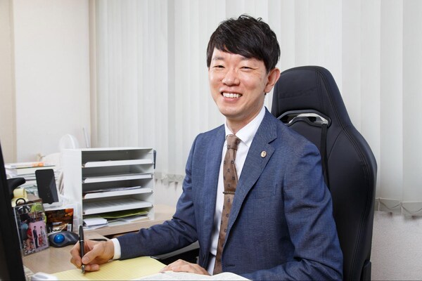 川島 孝之弁護士のインタビュー写真