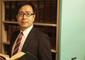 秀島 晶博弁護士のインタビュー写真