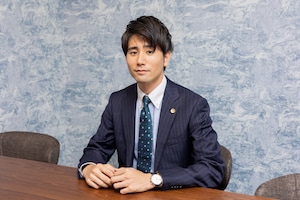 秋元 勇研弁護士のインタビュー写真