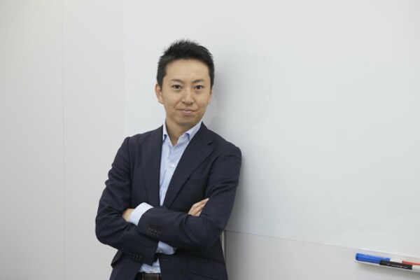 山室 卓也弁護士のインタビュー写真