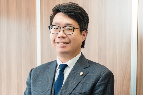 青柳 恵仁弁護士のインタビュー写真
