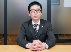 佐々木 臨弁護士のインタビュー写真