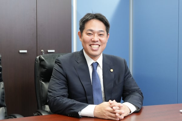 土屋 峻弁護士のインタビュー写真