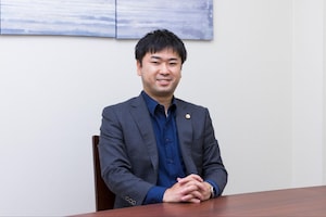 津田 清彦弁護士のインタビュー写真