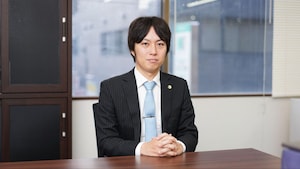 柴﨑 拓己弁護士のインタビュー写真