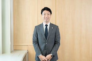 齋藤 遼弁護士のインタビュー写真