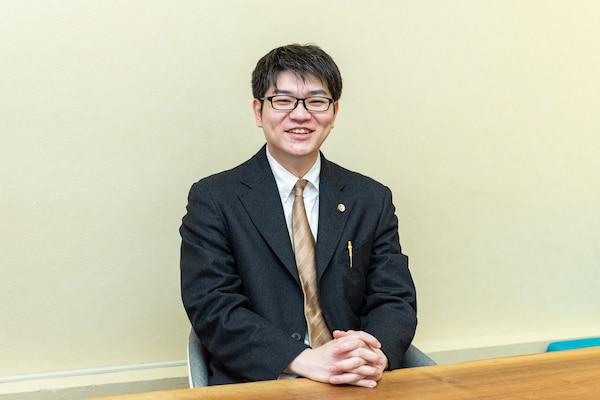 土井 稜太弁護士のインタビュー写真