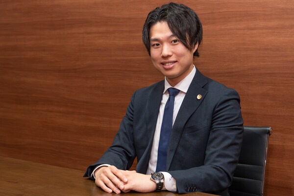 佐野 前尚弁護士のインタビュー写真