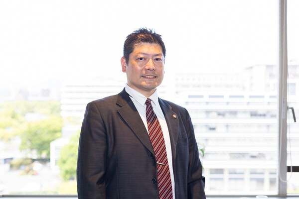 笠原 輔弁護士のインタビュー写真