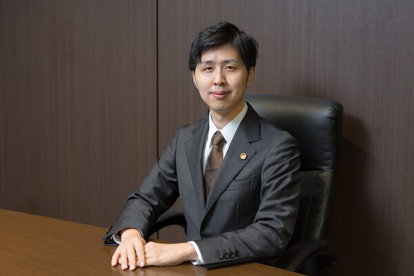 大澤 一貴弁護士のインタビュー写真