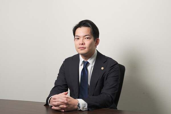 藤掛 昂平弁護士のインタビュー写真