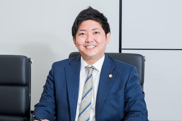 両角 駿弁護士のインタビュー写真