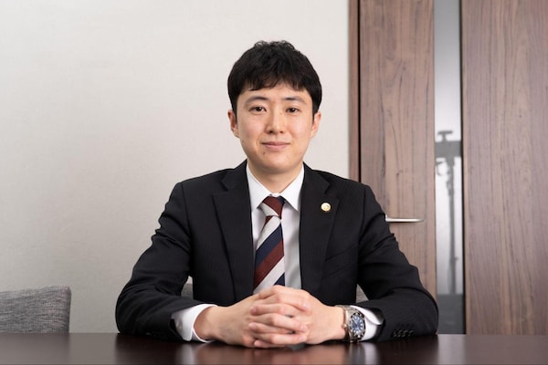 園田 桃大弁護士のインタビュー写真