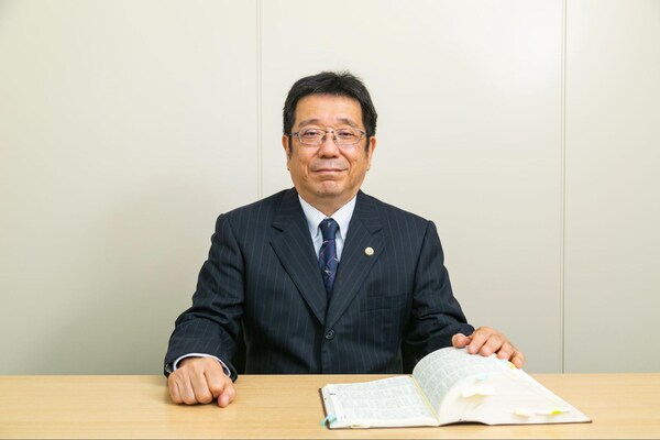 津田 和之弁護士のインタビュー写真