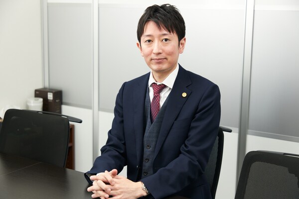 永岡 孝裕弁護士のインタビュー写真